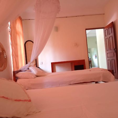 Ajanthas' Homestay แคนดี้ ภายนอก รูปภาพ